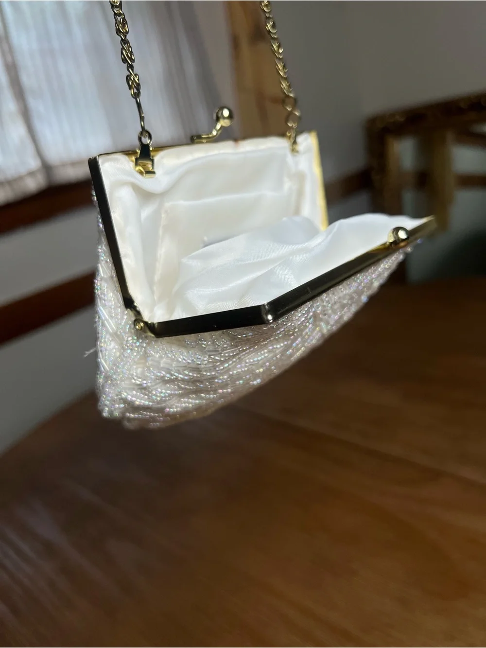 Vintage Elegant White Beaded Shell Evening Purse Clutch with Gold Chain Bridal